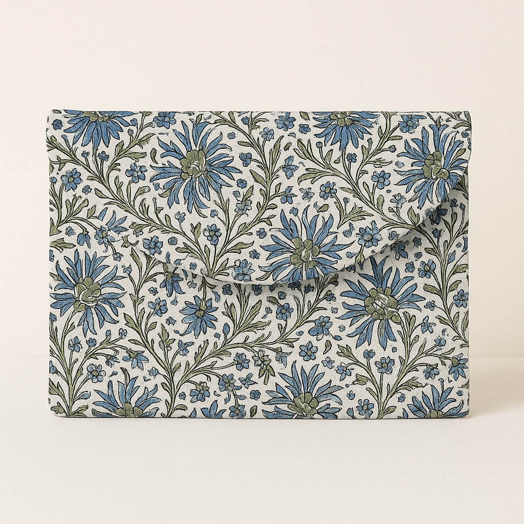 pochette handbag