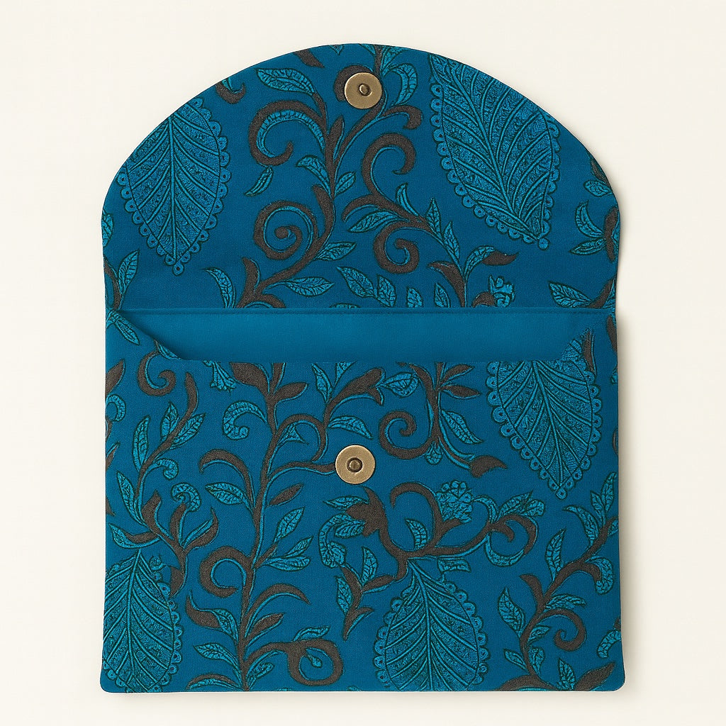 pochette handbag