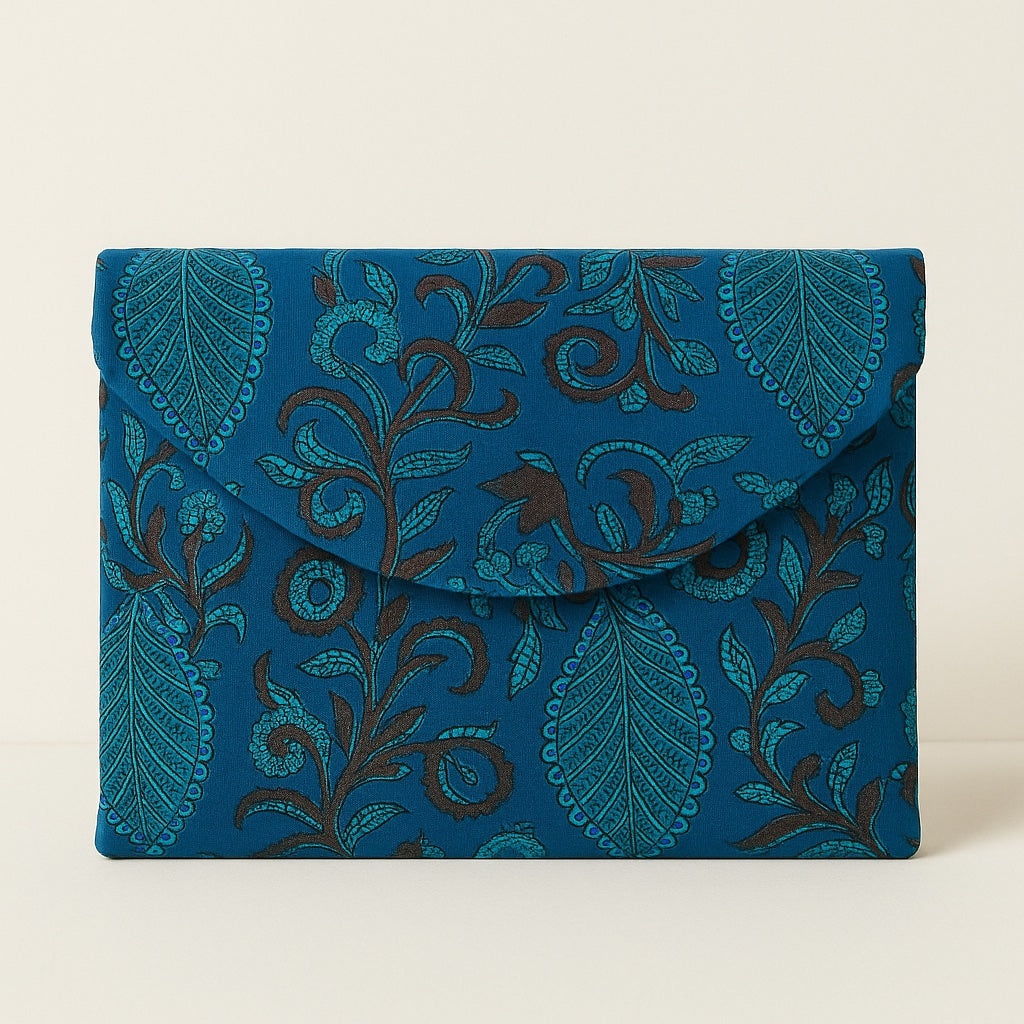 pochette handbag